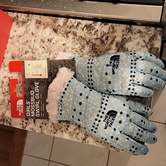 The North Face Accessories Nwt Kids North Face Gloves Poshmark